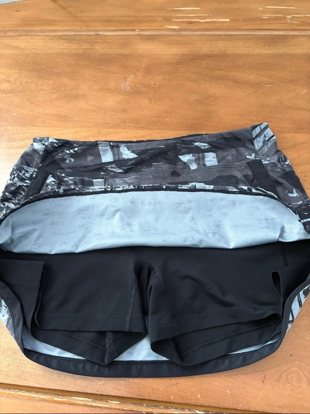 The North Face Women’s Black & Gray Patterned Athletic Skort Size Small
